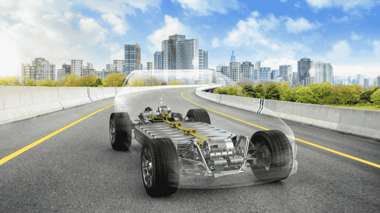 3D-Visualisierung eines Fahrzeug-Chassis mit sichtbarem Elektromotor und Batterieeinheit zur Veranschaulichung verschiedener E-Antriebsarten.