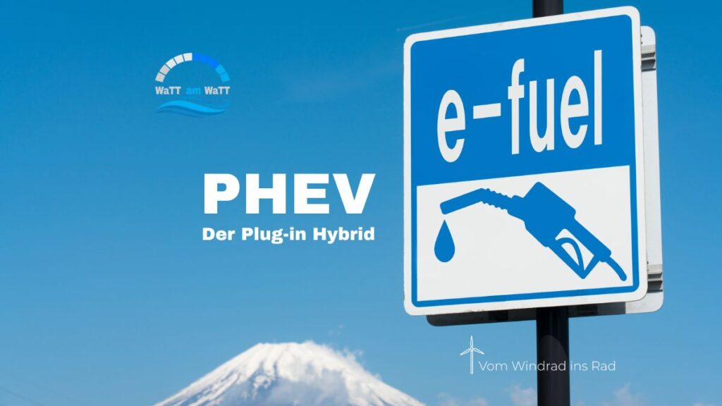 Ein blaues e-fuel Hinweisschild mit Zapfsäulen-Symbol vor strahlend blauem Himmel und einem schneebedeckten Berg im Hintergrund.