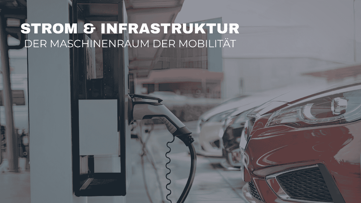 Nahaufnahme einer Ladesäule und eines Elektroautos als Symbol für die Wissensseite über Stromversorgung im WaTTamWaTT Tech Lab.